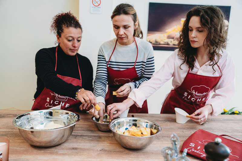 FRESH PASTA AND SAUCES WITH TIRAMISU CLASS - Image 16