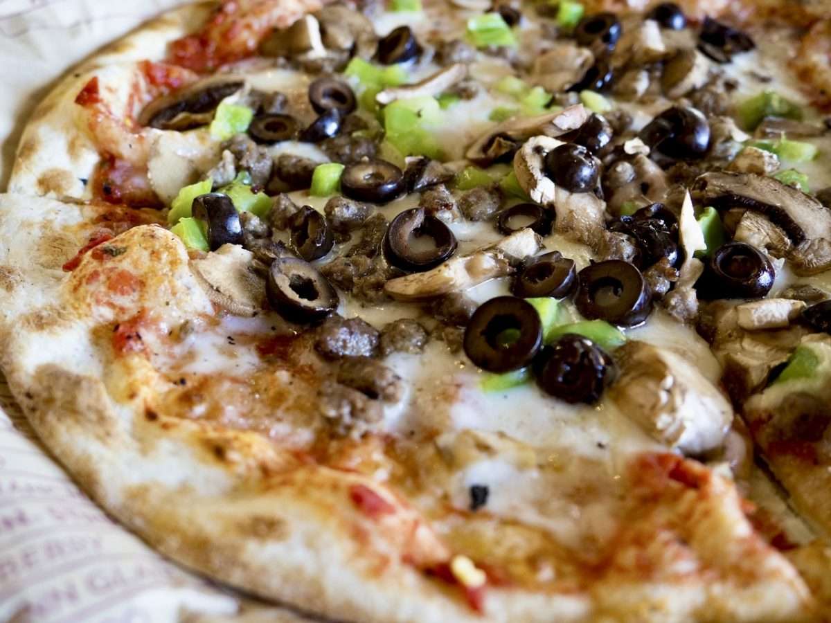 The History of Pizza in Italy: Regional Differences, Dough Varieties, and Leavening Traditions