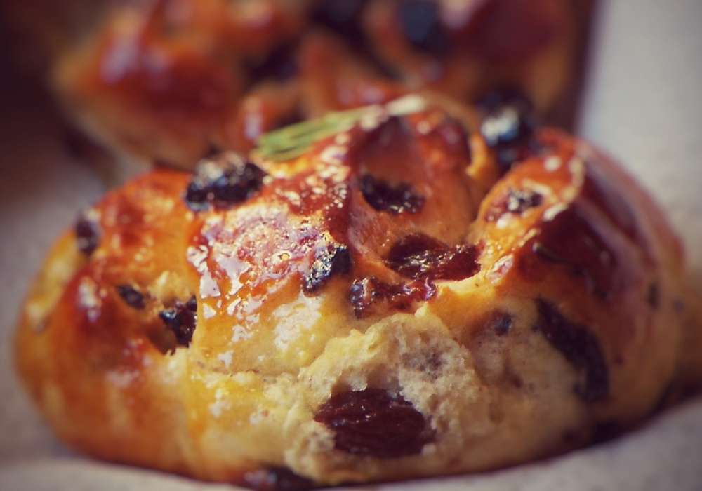 Pane di Ramerino: History, Traditional Recipe, and Variations of a Tuscan Delight