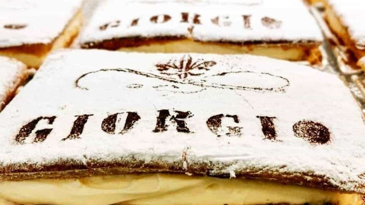 The "schiacciata alla fiorentina" it's a typical dessert from Florence sweets History. Here we analized the different variations, the classic recipe and where eat the best in town.