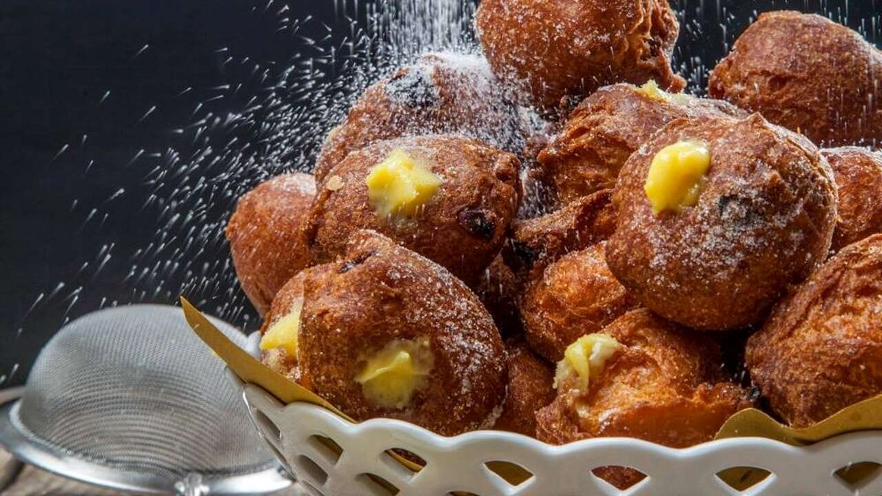 The Tuscan rice fritters or "frittelle di riso" are an Italian festive recipes who are usual prepare for tradition during carnival period.