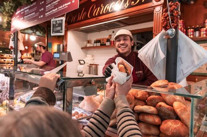 For travellers who want to go beyond restaurants and discover authentic Tuscan cuisine, two experiences are particularly popular: joining a Florence food market tour or taking a pasta making class in Florence.