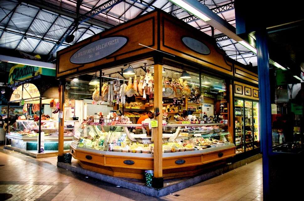 If you want to understand what Florentines actually eat and buy, there is one address that deserves particular attention: Mercato di Sant’Ambrogio.